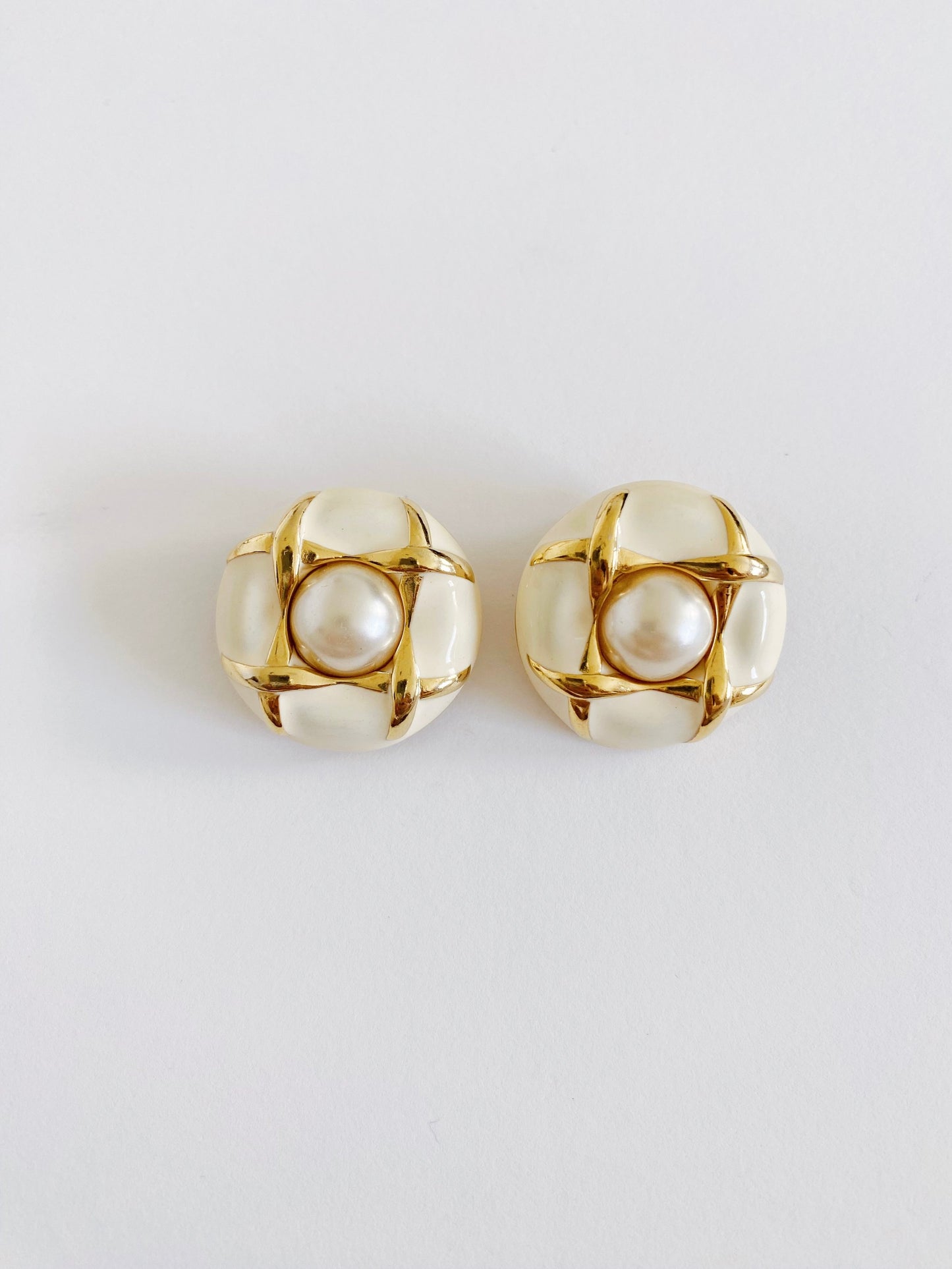 Vintage Erwin Pearl Enamel Pearl Earrings