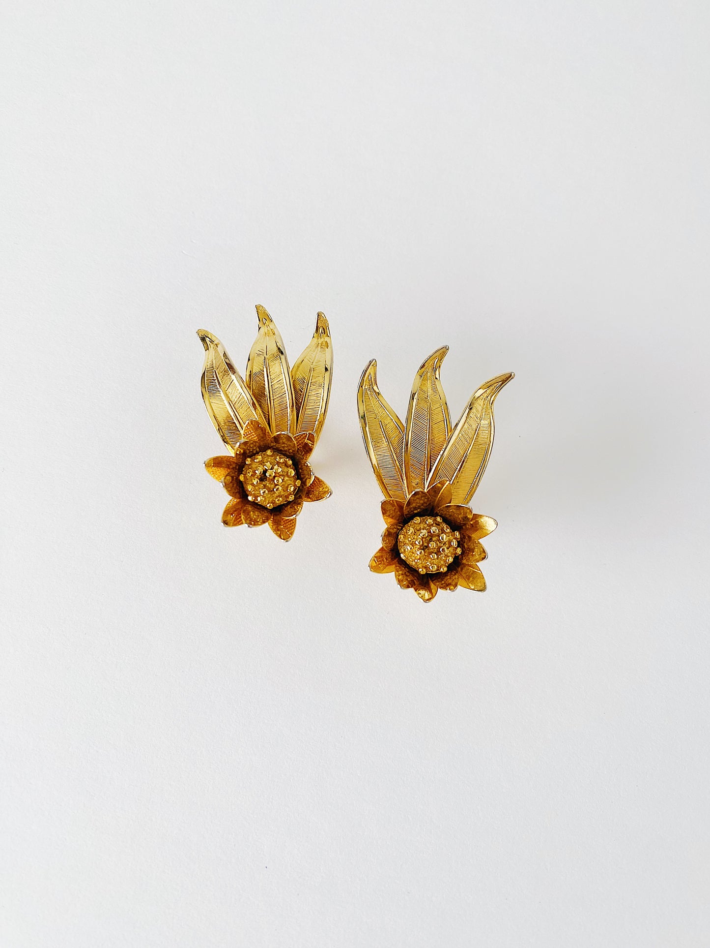 Vintage 1950s French sunflower climber earrings in gold-plated metal