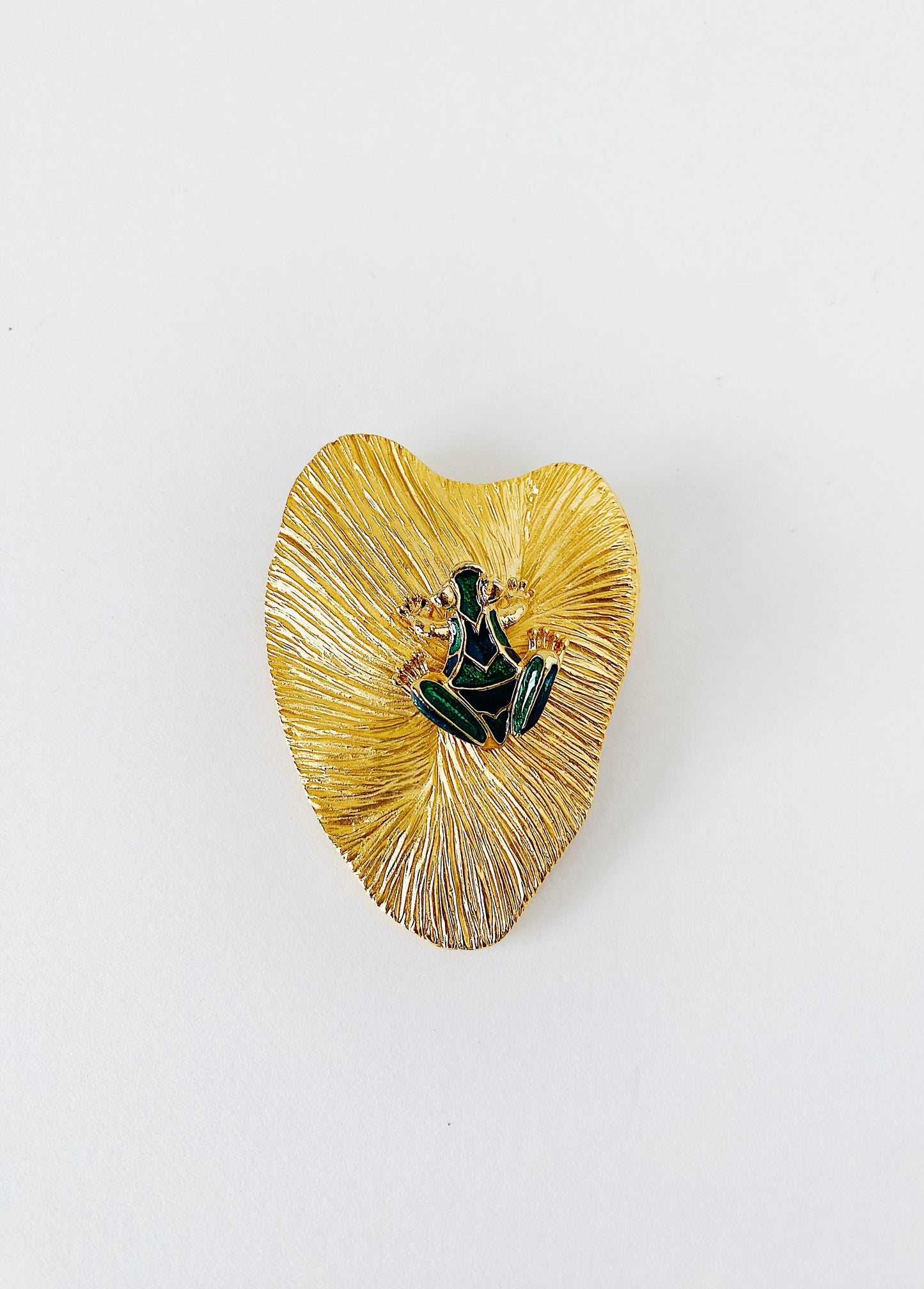 Vintage 1980s frog on lily pad brooch pendant, green enamel and gold plated, 3 inch statement jewelry