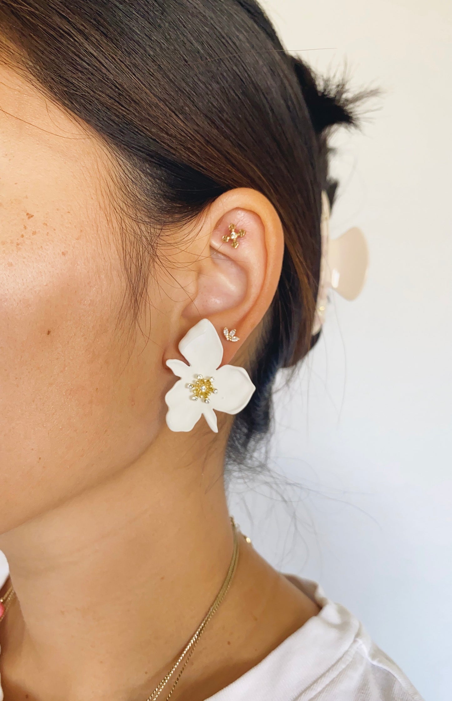 Vintage White Floral Clip Earrings