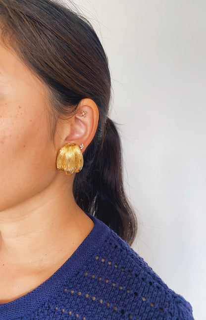Vintage St. John Sculptural Shell Clip-On Earrings – 24K Gold-Plated
