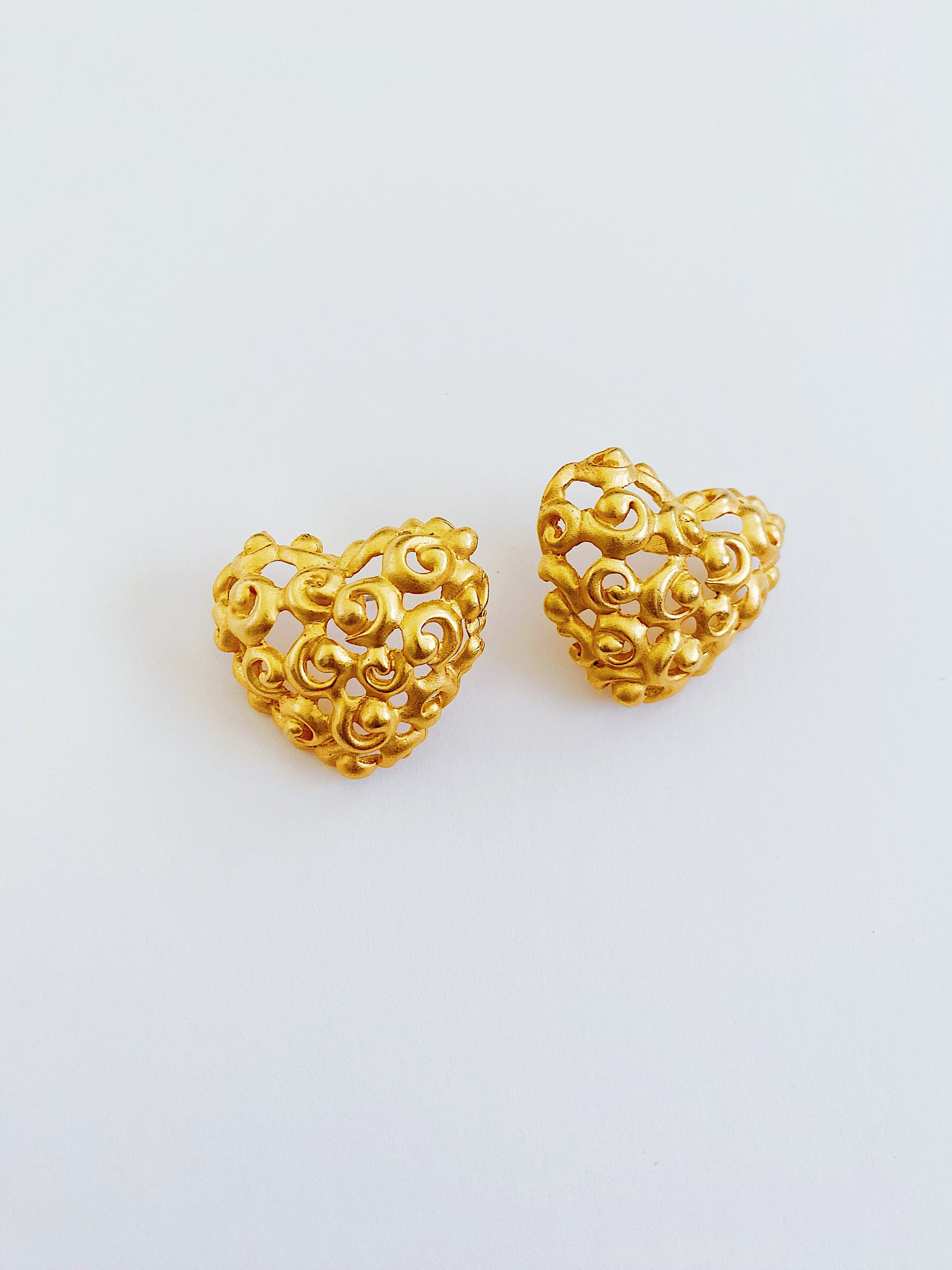 Signed Anne Klein vintage matte gold heart earrings 80s jewelry.