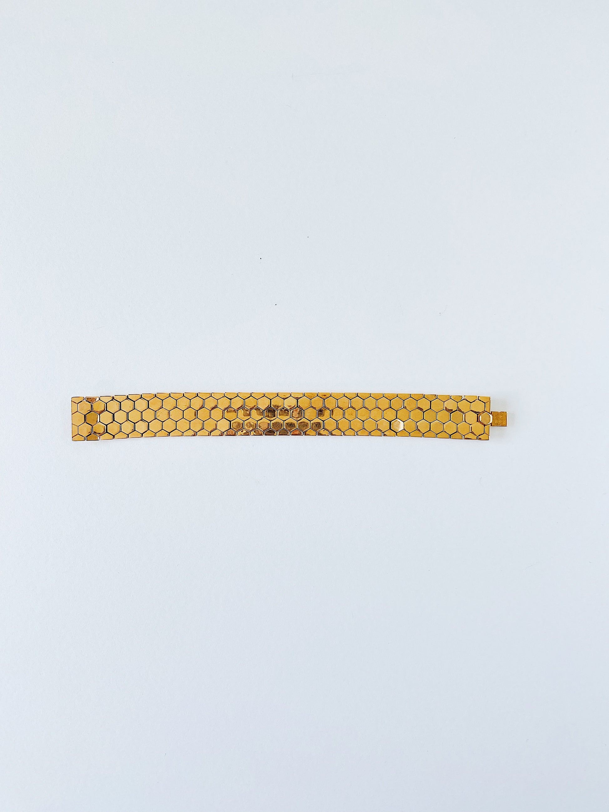 Vintage 1940s Crown Trifari honeycomb link bracelet, Alfred Philippe design, Art Deco gold plated 7 inch collectible bracelet.