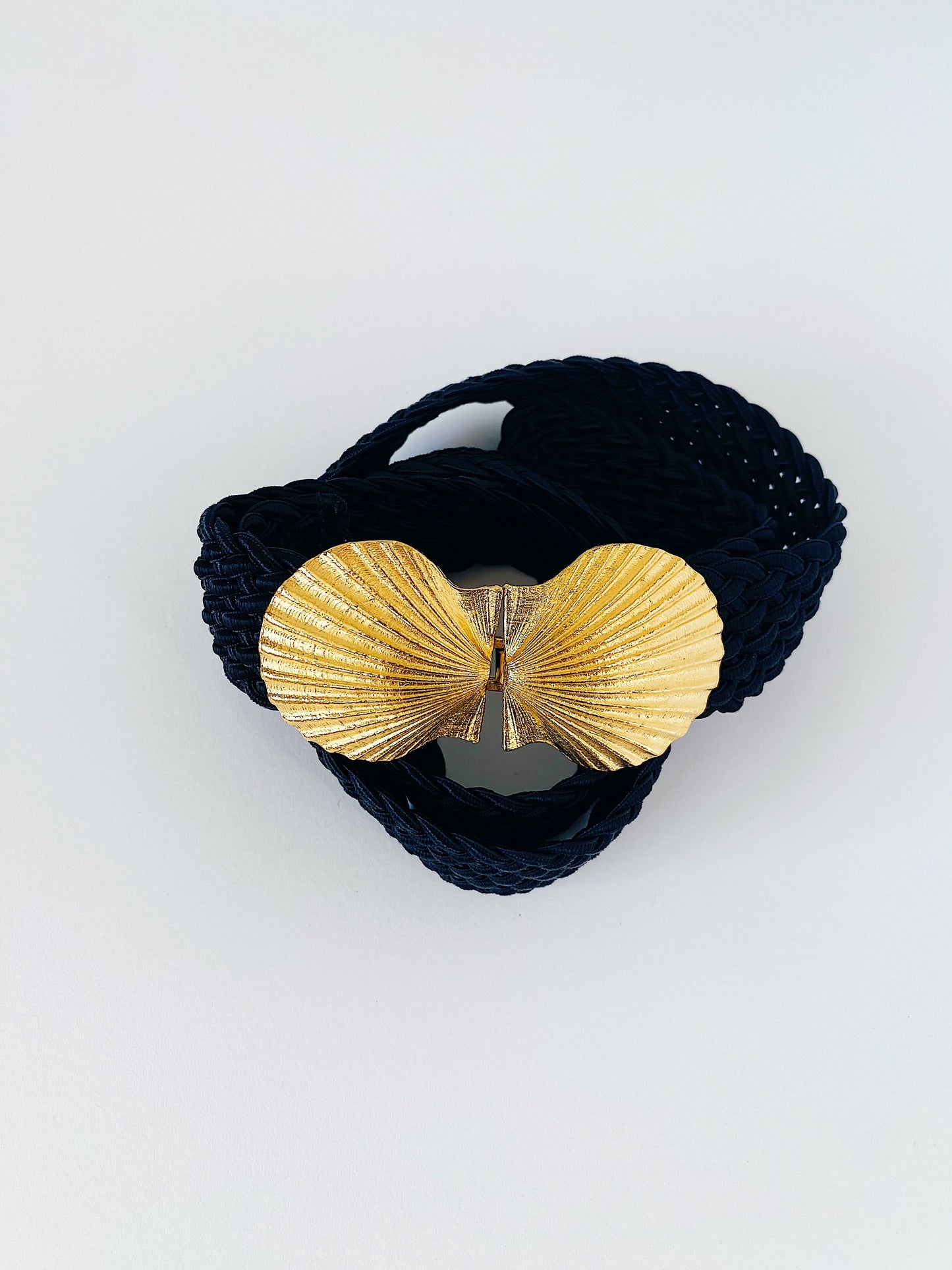 Vintage Dorothy Smith shell buckle braided belt, 1980s gold-plated interlocking seashell buckle with thick black adjustable strap, fits up to 38-inch waist.