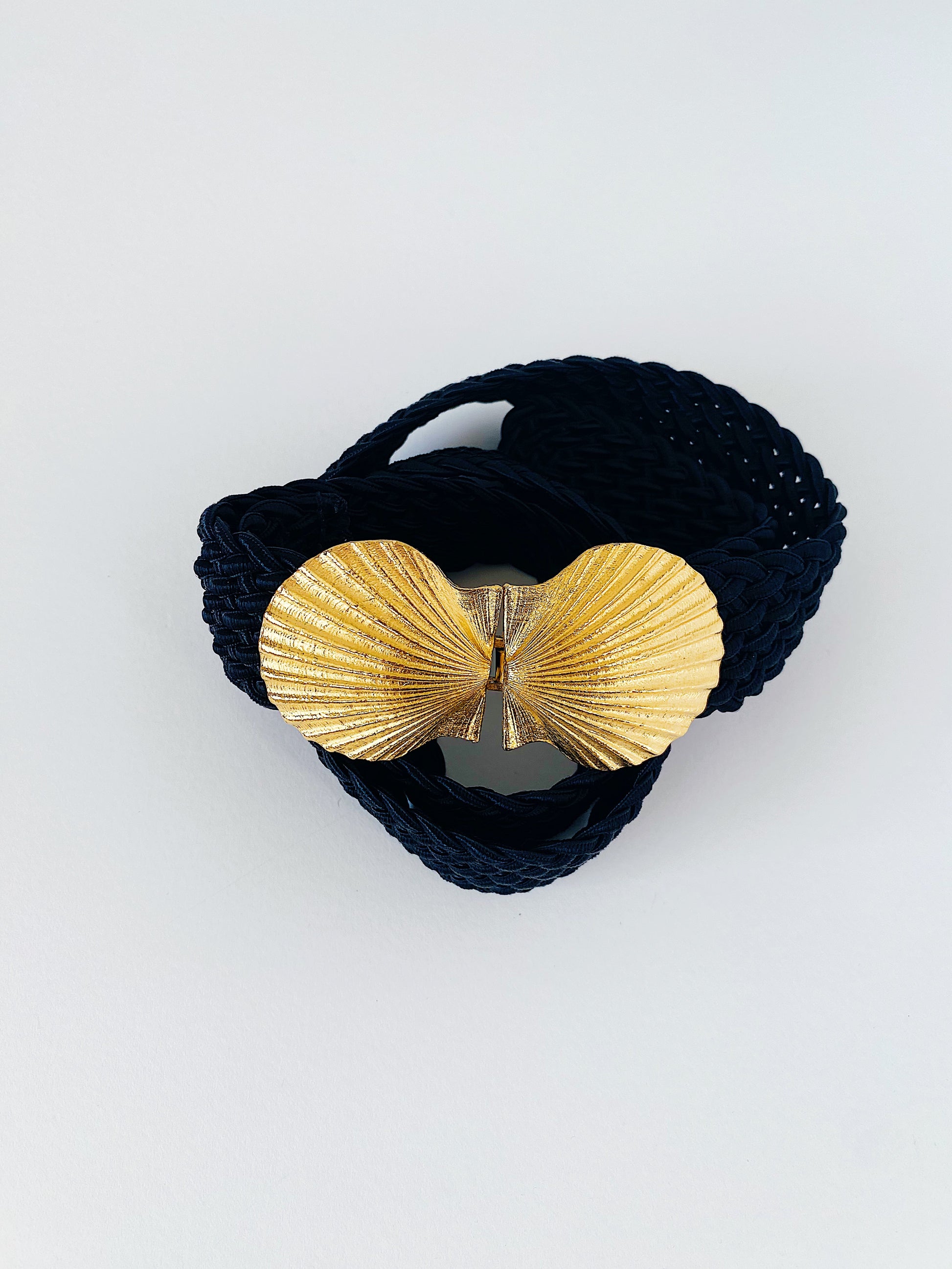 Vintage Dorothy Smith shell buckle braided belt, 1980s gold-plated interlocking seashell buckle with thick black adjustable strap, fits up to 38-inch waist.