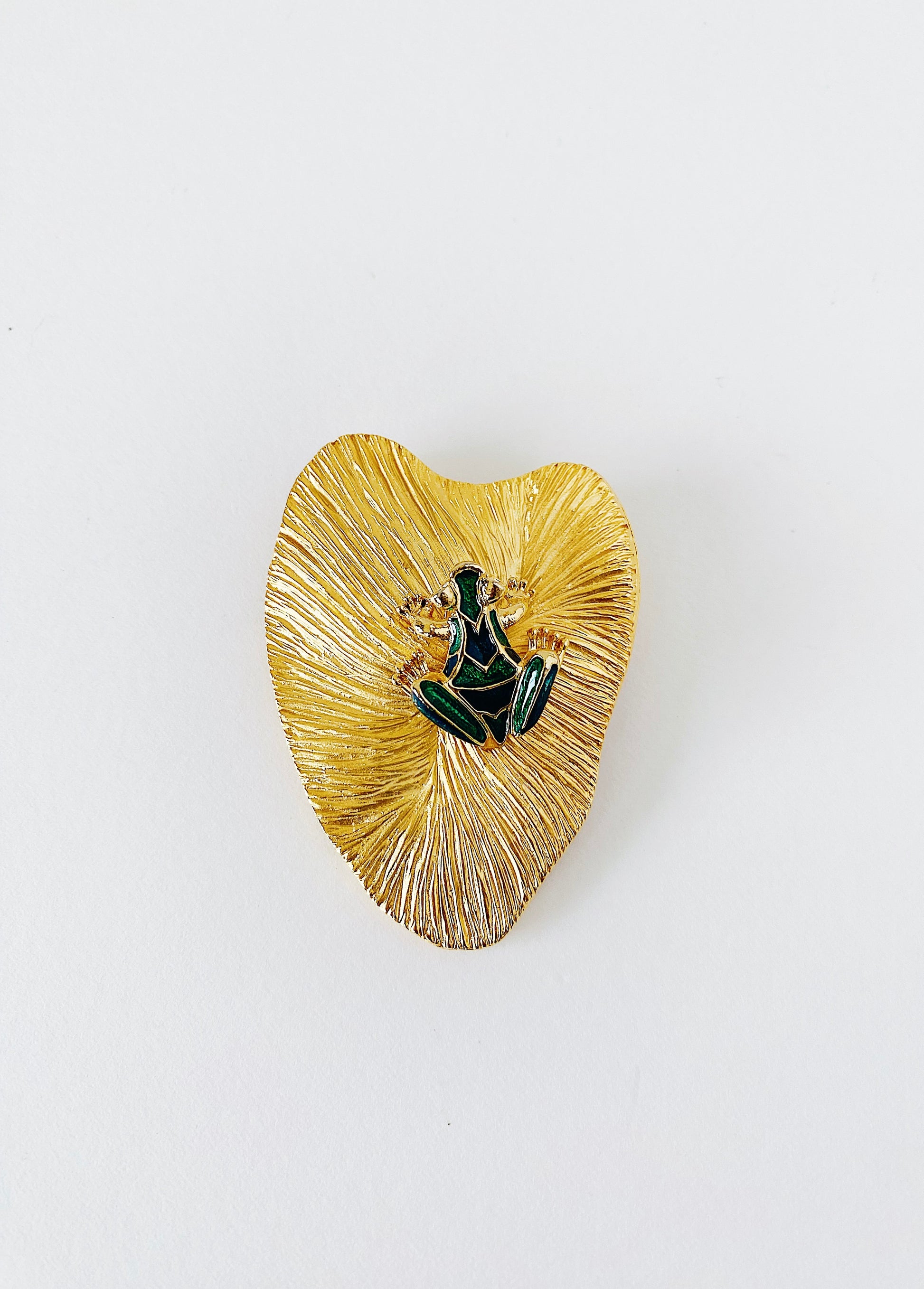 Vintage 1980s frog on lily pad brooch pendant, green enamel and gold plated, 3 inch statement jewelry
