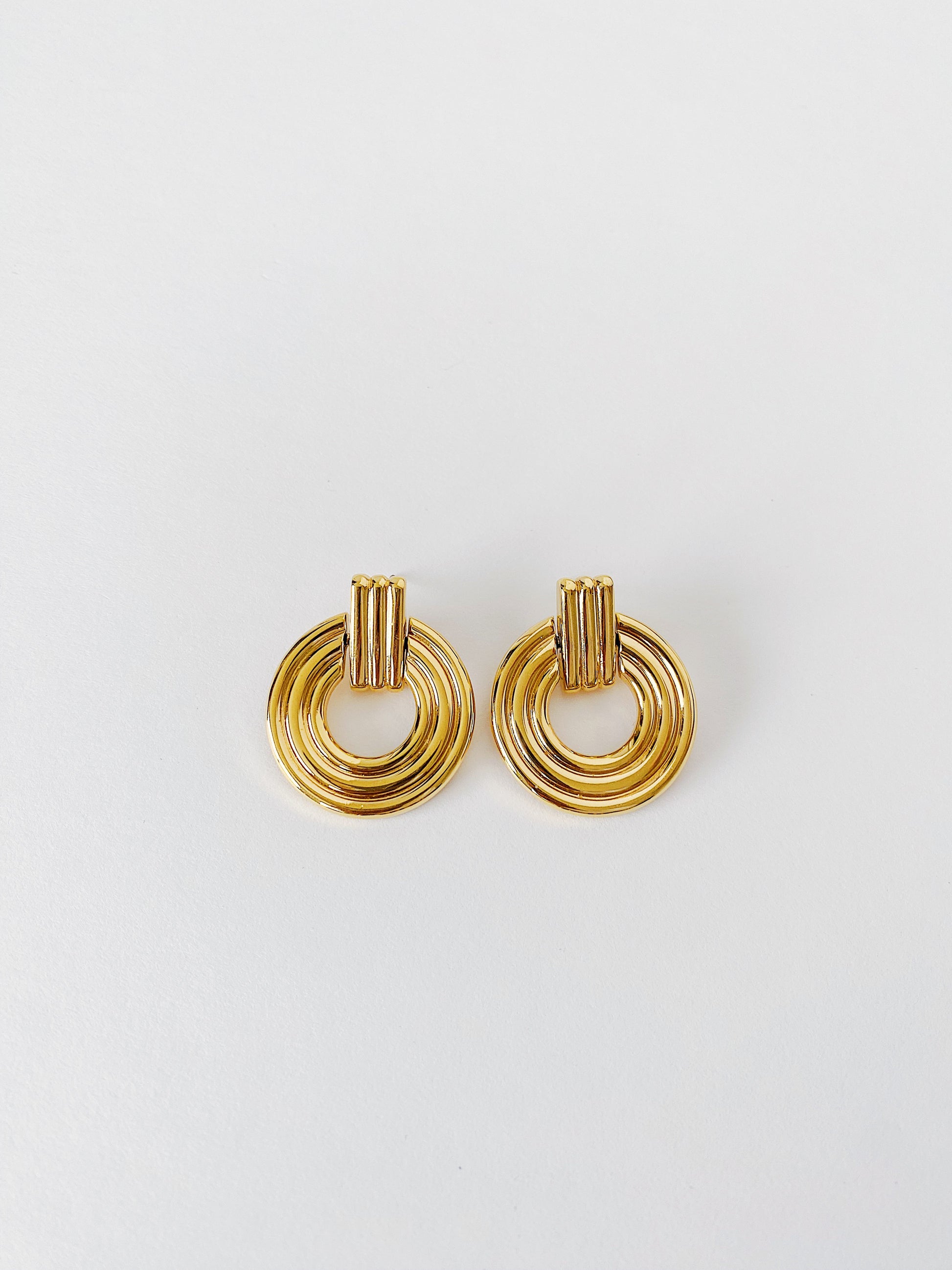 Vintage 1990s Monet gold-plated ribbed ring hoop earrings in door knocker style