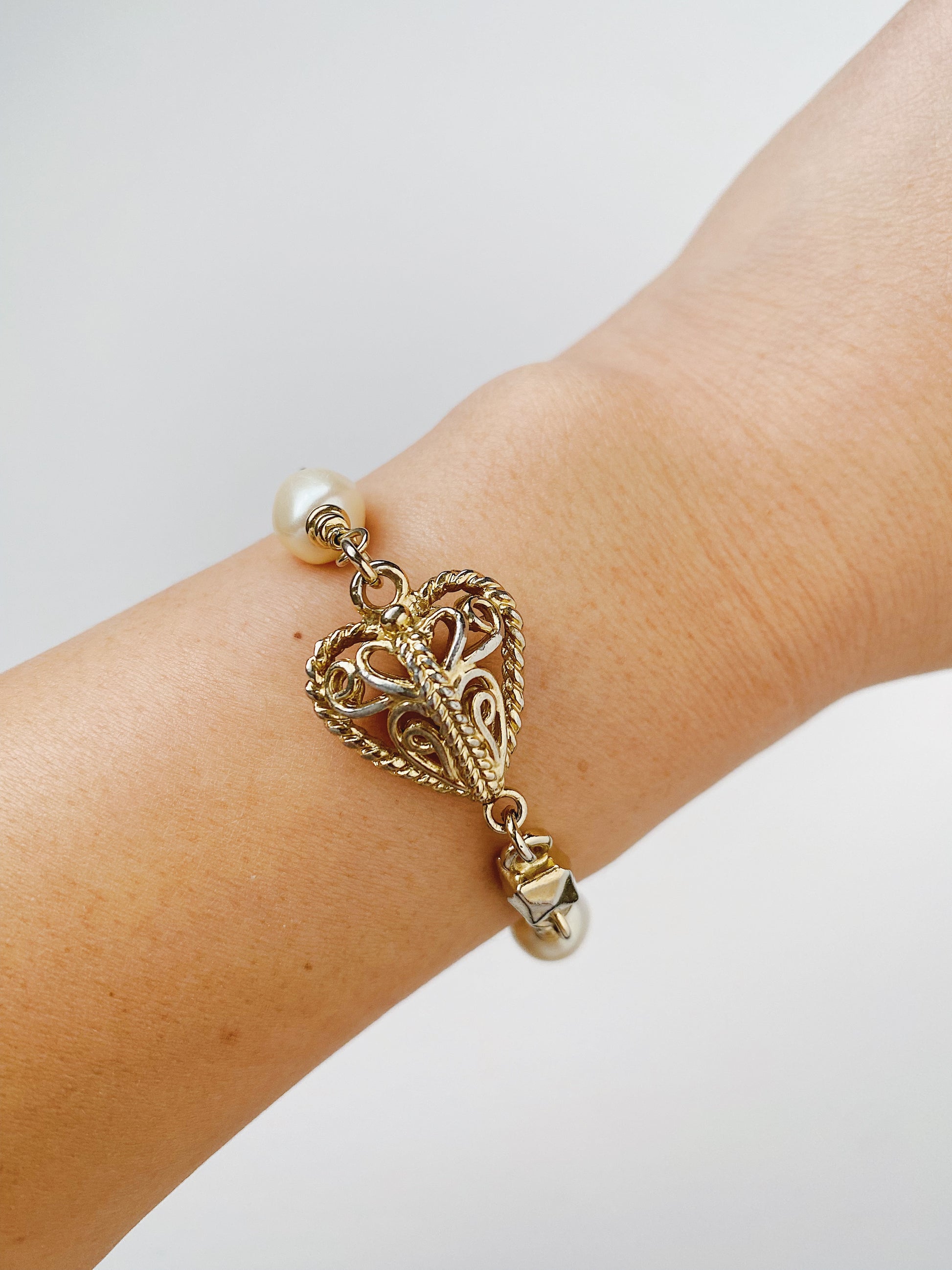 Vintage St. John heart and baroque pearl bracelet 90s jewelry
