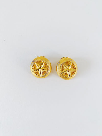 Vintage nautical star clip-on earrings, brushed gold-plated with rope detailing, mid-weight maritime-inspired vintage statement jewelry.