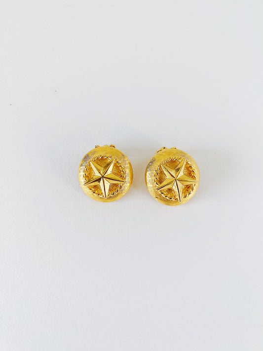 Vintage nautical star clip-on earrings, brushed gold-plated with rope detailing, mid-weight maritime-inspired vintage statement jewelry.